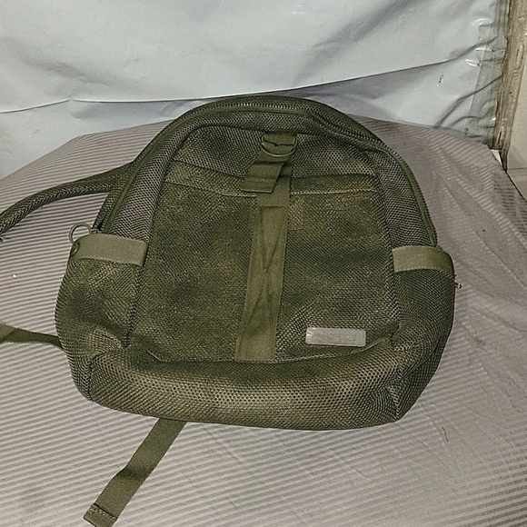 Adidas Backpack‎ Olive Green Travel School Lightweight Everyday Carry Bag - Picture 2 of 7